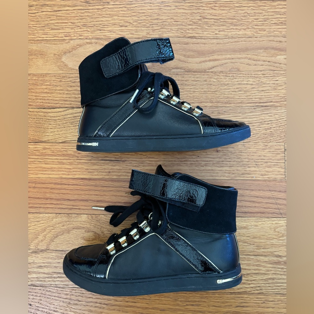 Michael Kors Sneakers Women’s 6M Black Gold Trim *READ DESCRIPTION FOR FLAWS**
